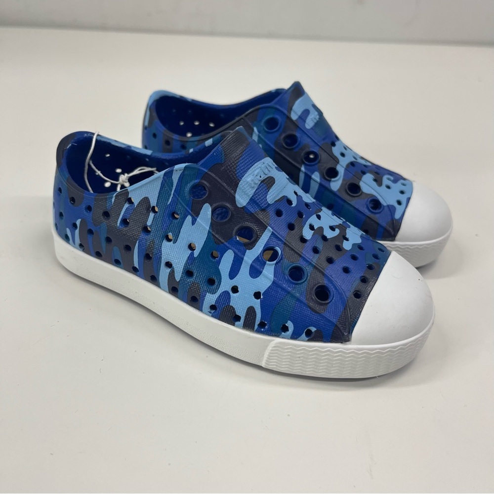 NWT Native Jefferson Shoes in Blue Camo Size 7